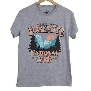 DOM Yosemite Nation Parks Graphic T-Shirt Adventure Awaits  Gray Size Small